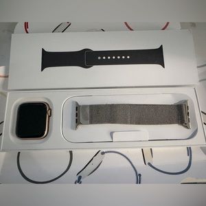 Apple Watch SE(Gen 2)44mm WiFi version 
Includes the black and metal band